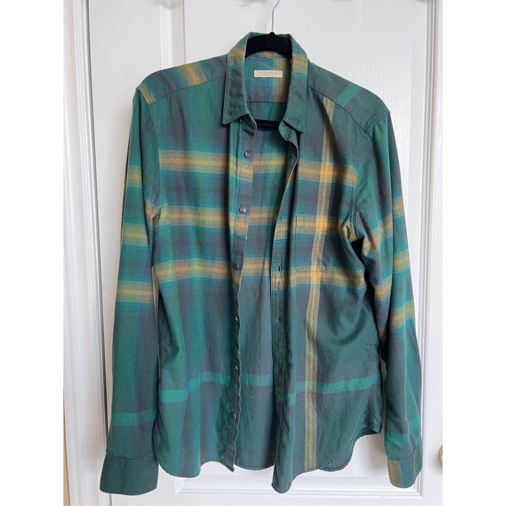 Burberry Men Shirt. Size M